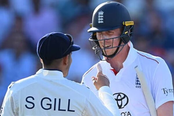 Zak Crawley Reacts to Spat With Shubman Gill